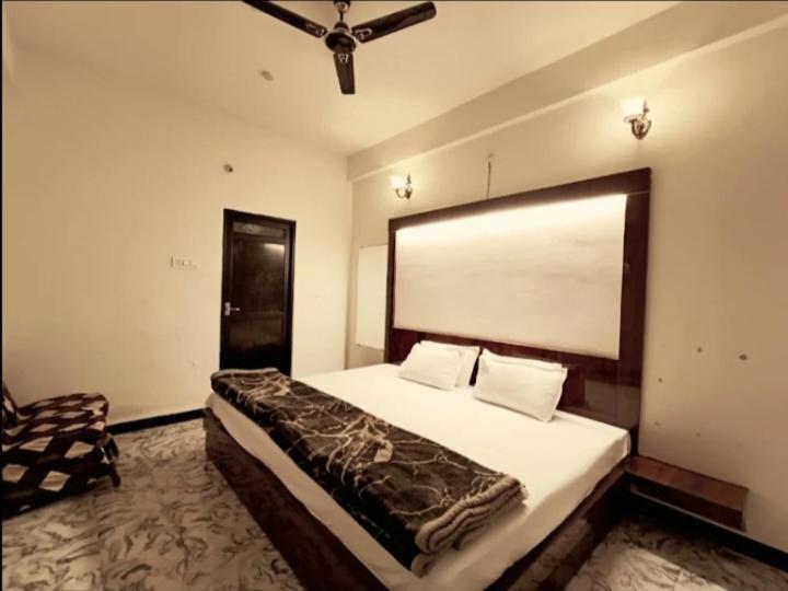 Hotel Malhotra Palace Удджайн Екстер'єр фото